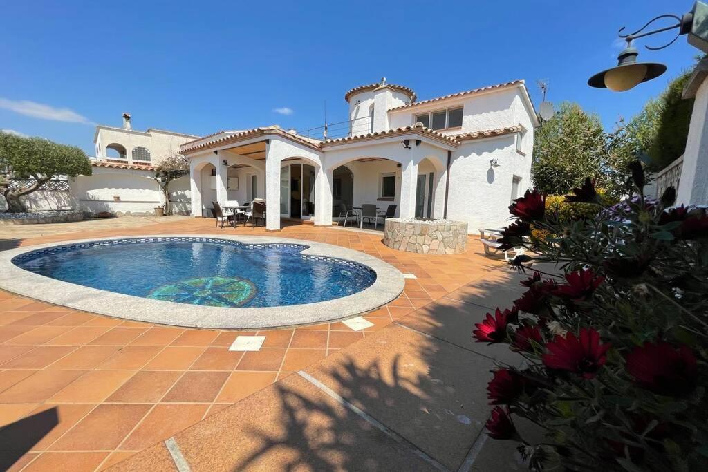 Villa Cozy Empuriabrava Piscina Privada ภายนอก รูปภาพ